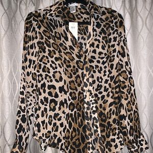 Cache
Animal Print Button-down Top